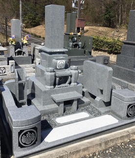 八寸角の青御影石